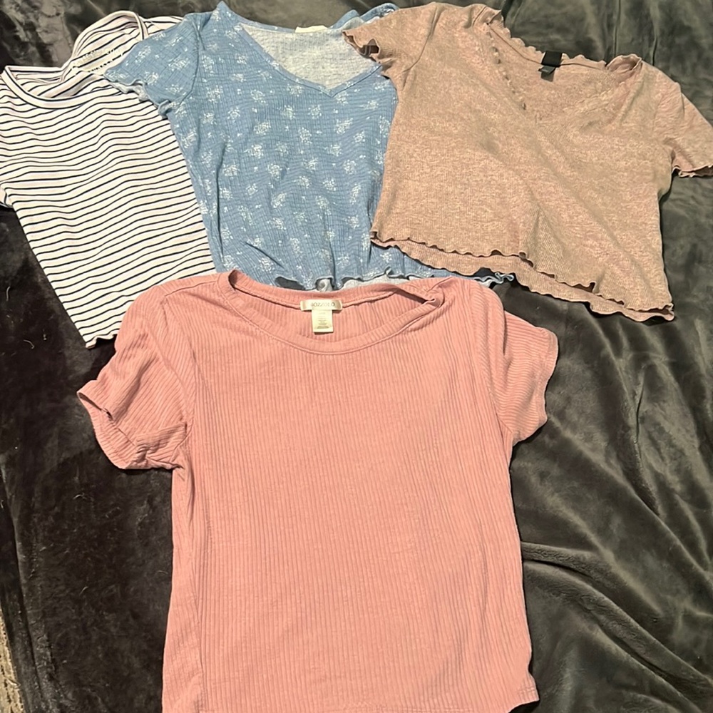 4 crop tops mixed. Wild Fable Junior